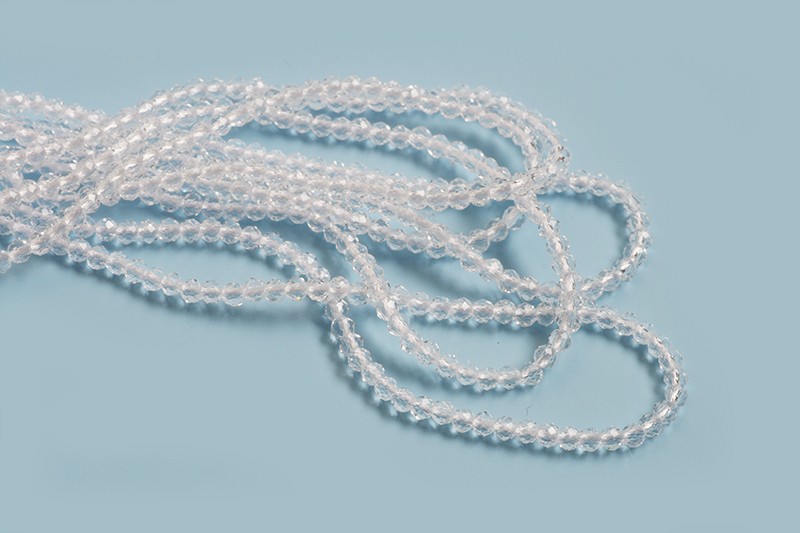 Glasperle, facet, ca. 2 mm, klar, 1 streng