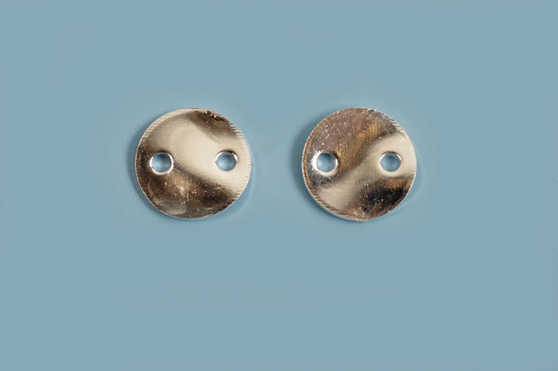 Mønt m/2 huller, ca. 6x0,8 mm, forsølvet med 925s, 2 stk.