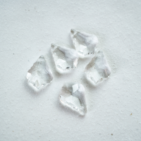Zirkon,Iønnebladform,21.5*15mm，2 stk. - Gennemsigtig